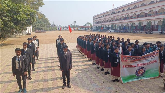 शहीद दिवस पर मौन धारण